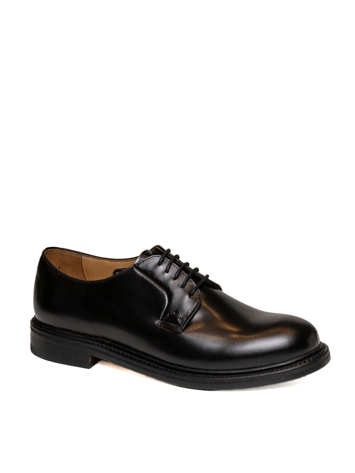 Scarpa Derby in pelle Rois nera Berwick vista tre quarti anteriore con punta