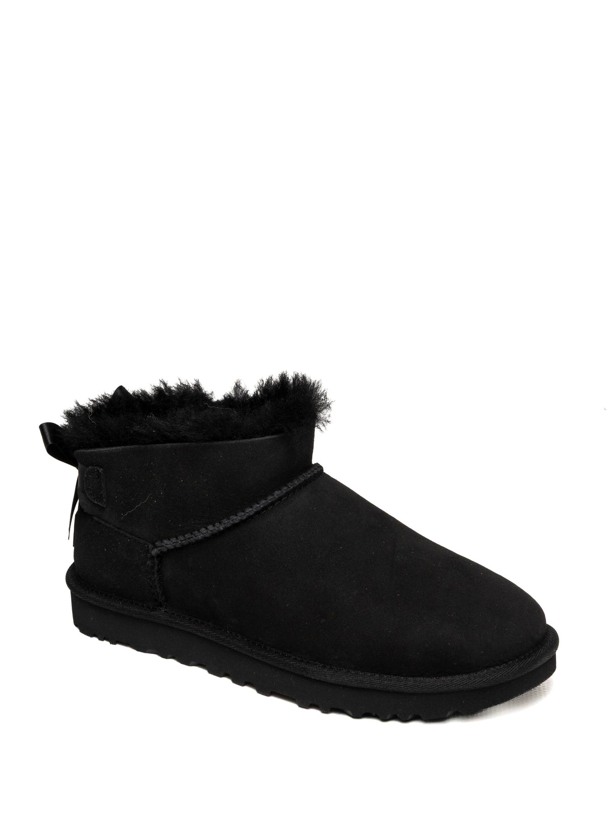 Stivaletto Ultra Mini in camoscio nero UGG vista frontale con punta tonda