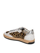 Dettaglio del tallone laminato argento della sneaker THE 76 vista da dietro