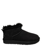 Stivaletto Ultra Mini in camoscio nero UGG vista profilata con fiocco in raso