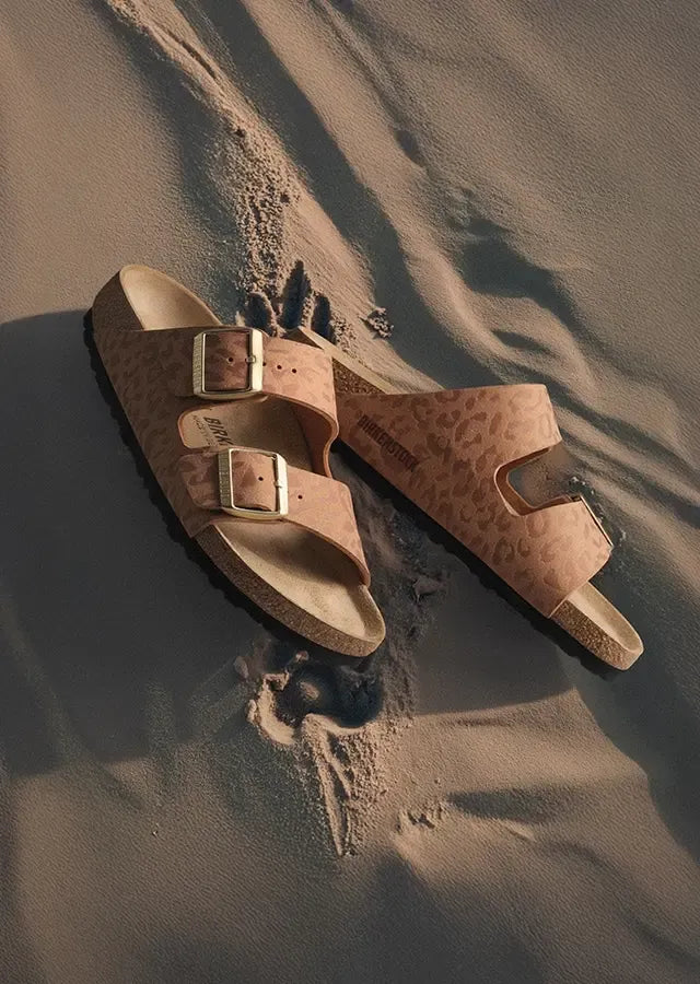 Discover our flat sandals collection